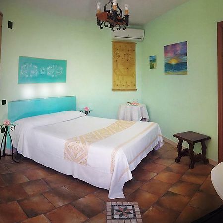 Le Quattro Mura Bed and Breakfast Pula Eksteriør billede