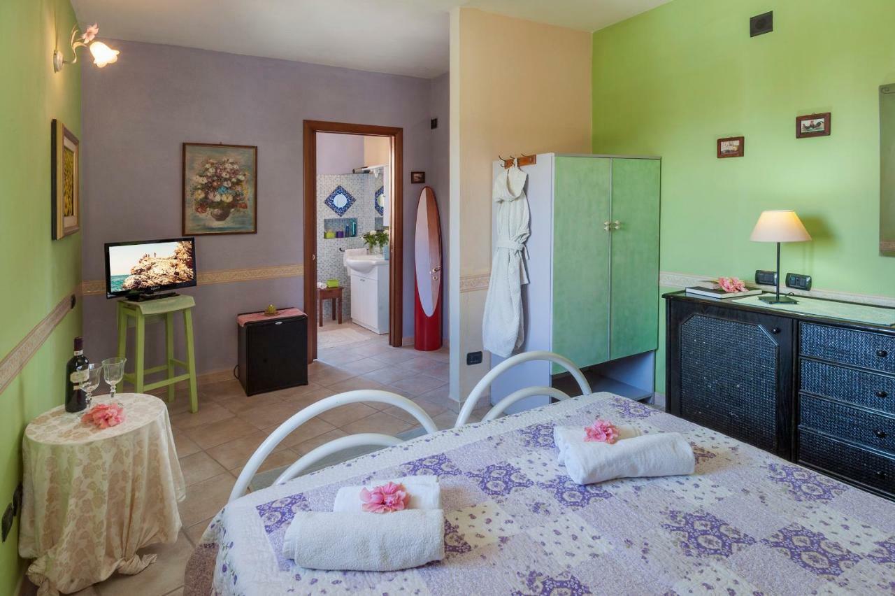 Le Quattro Mura Bed and Breakfast Pula Eksteriør billede