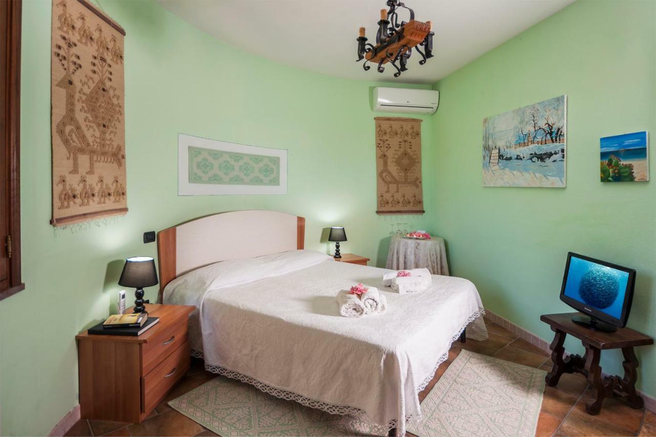 Le Quattro Mura Bed and Breakfast Pula Eksteriør billede
