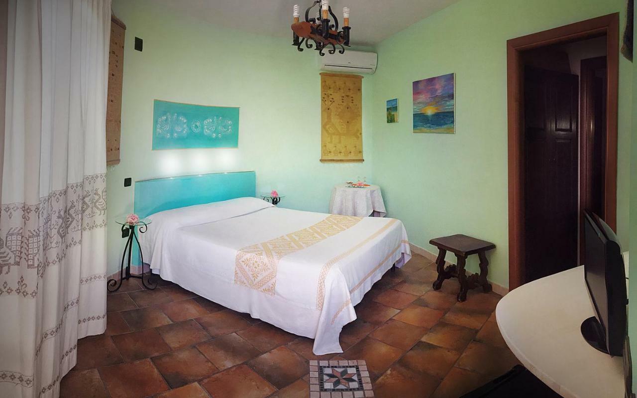 Le Quattro Mura Bed and Breakfast Pula Eksteriør billede